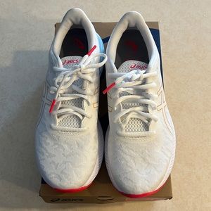 Gel_Excite 8 Twist White/Champagne Women 8 1/2 Excellent Condition Amplifoam